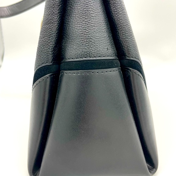 Like new Michael Kors Leather & Suede Purse - Picture 4 of 12